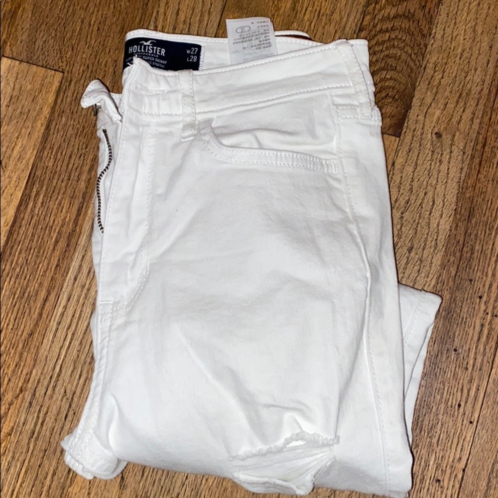 White distressed jeans